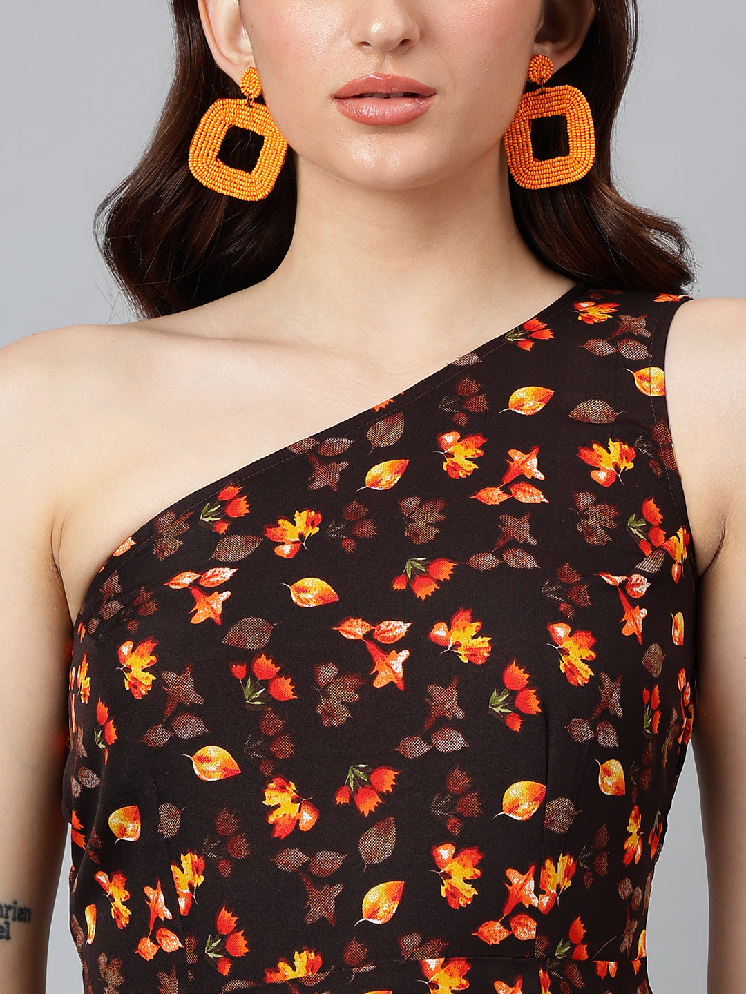 Trymisfit Brown & Orange Leaf Print One-Shoulder Tiered Maxi Dress – Lightweight Boho Style for Women